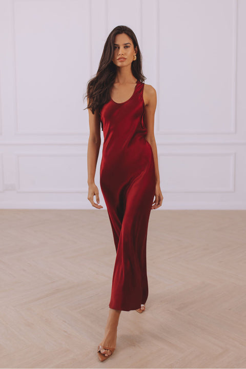 LIZA SCOOP NECK SATIN MAXI DRESS - BURGUNDY – CHIC LE FRIQUE