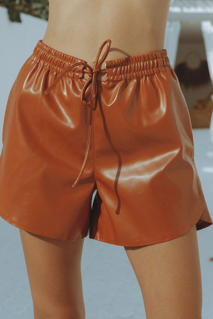 KAIA SHORTS - CARAMEL