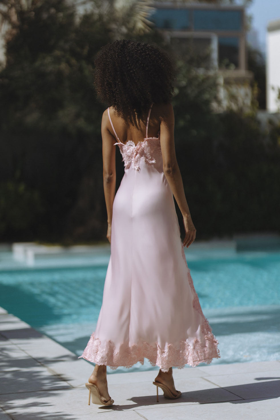 ALERIE LACE SATIN MAXI DRESS - PETAL PINK CHIC LE FRIQUE - USA ALERIE LACE SATIN MAXI DRESS - PETAL PINK CHIC LE FRIQUE - USA