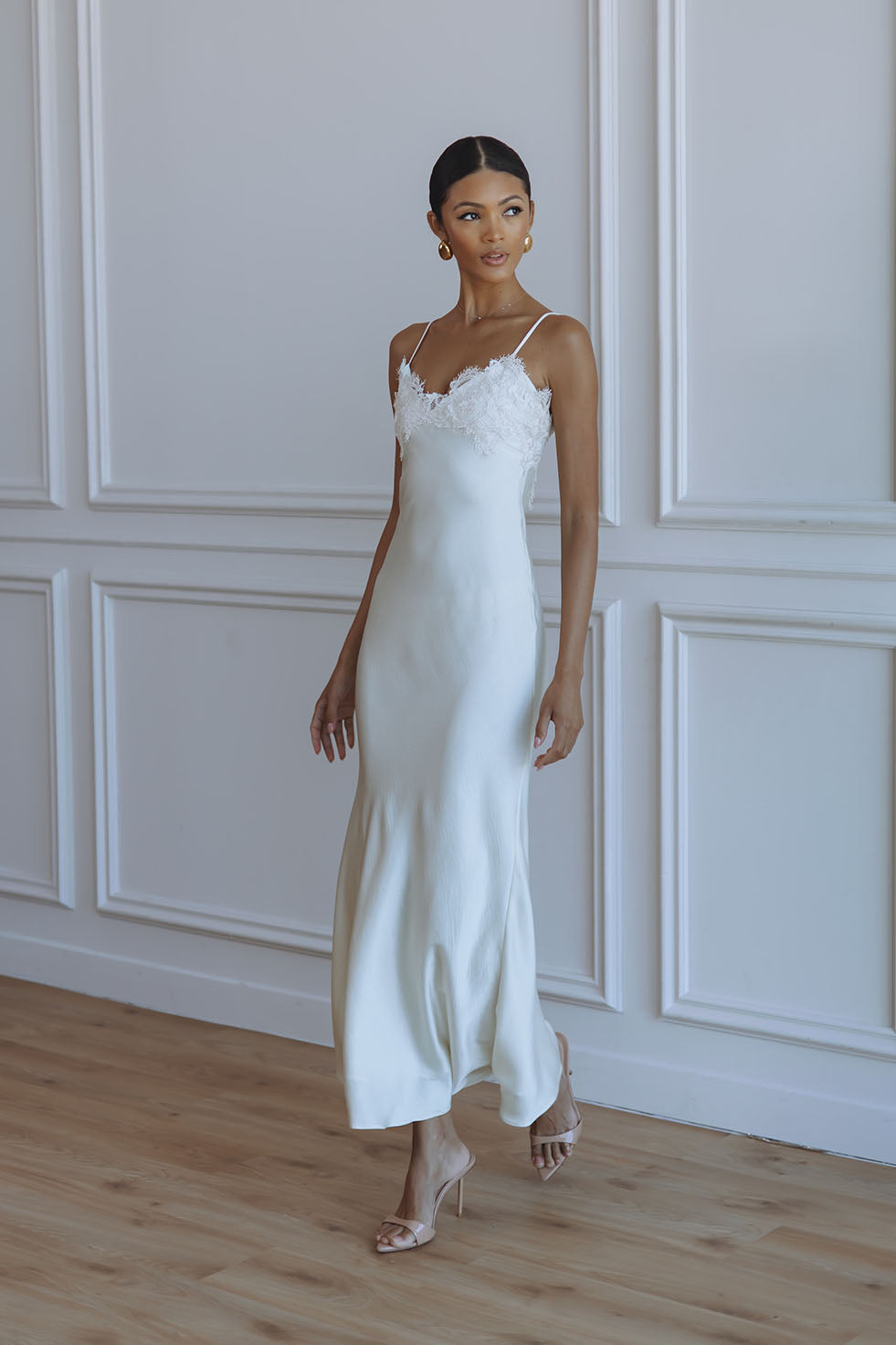 ELISAN LACE SATIN MAXI DRESS - IVORY CHIC LE FRIQUE - USA ELISAN LACE SATIN MAXI DRESS - IVORY CHIC LE FRIQUE - USA
