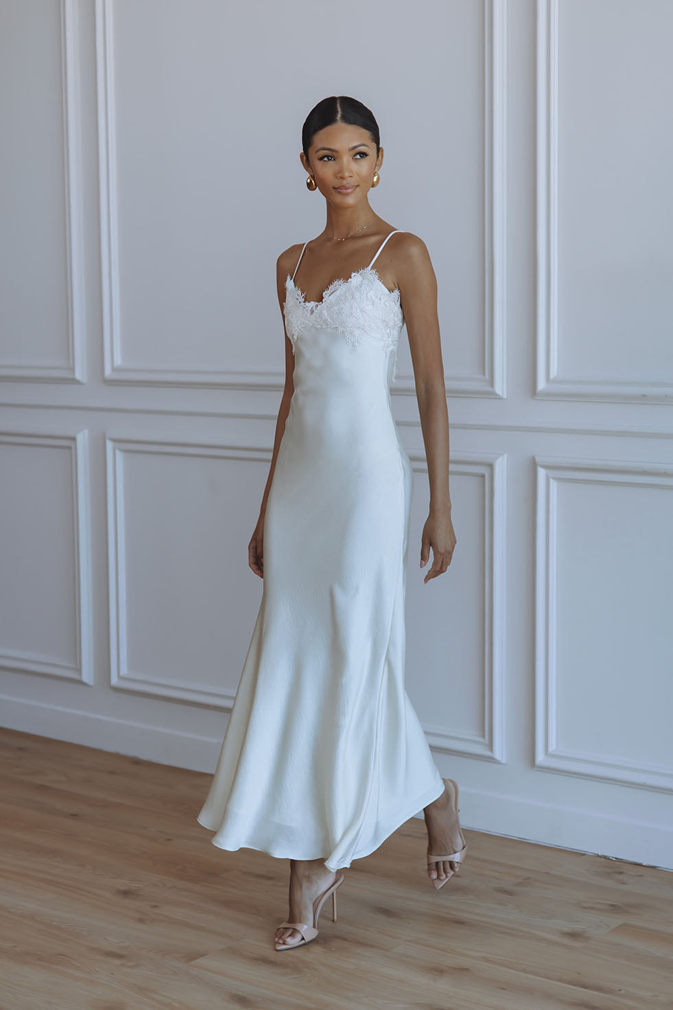 ELISAN LACE SATIN MAXI DRESS - IVORY CHIC LE FRIQUE - USA ELISAN LACE SATIN MAXI DRESS - IVORY CHIC LE FRIQUE - USA